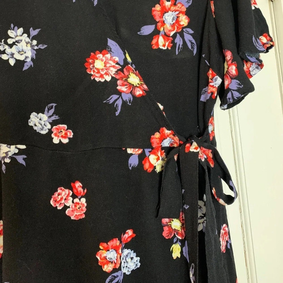 Rewind floral wrap dress - Picture 2 of 5